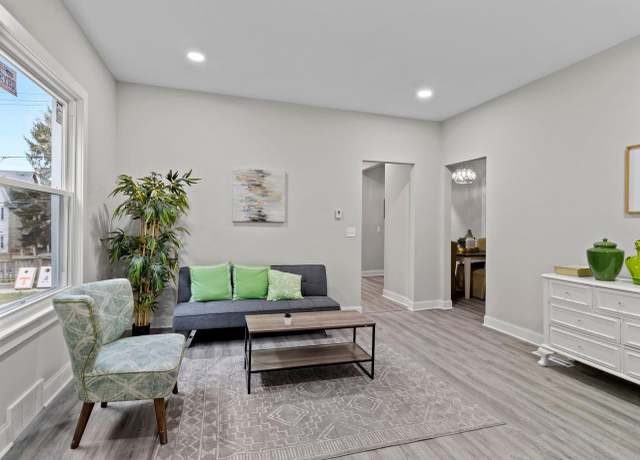 Property at 3319 W Walnut St, Milwaukee, WI 53208, 5 beds, 2 baths
