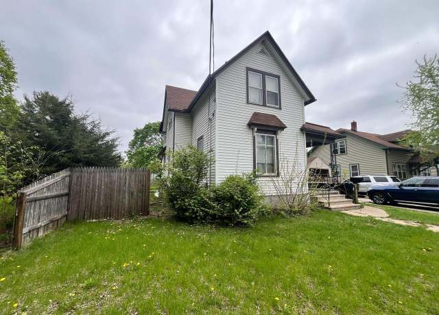 Property at 941 Oak St, Beloit, WI 53511, 3 beds, 1.5 baths