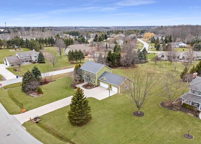 Property at W1808 High View Ct, Sheboygan, WI 53083, 4 beds, 3 baths