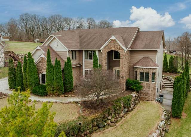 Property at 585 Overlook Pass, Fredonia, WI 53021, 5 beds, 4.5 baths