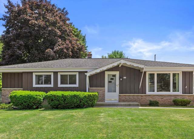 Property at 221 W Lilac Ln, Grafton, WI 53024, 3 beds, 1.5 baths