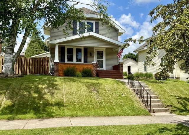 Property at 940 N 5th St, Manitowoc, WI 54220, 3 beds, 1 bath