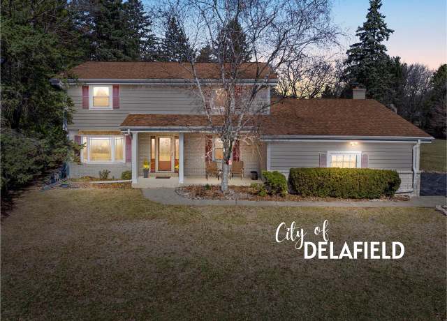 Property at 2925 Meadow Ln, Hartland, WI 53029, 4 beds, 2.5 baths