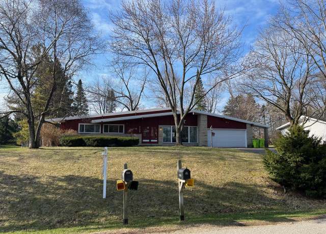 Property at 3155 Skyline Dr, Hubertus, WI 53033, 3 beds, 1.5 baths