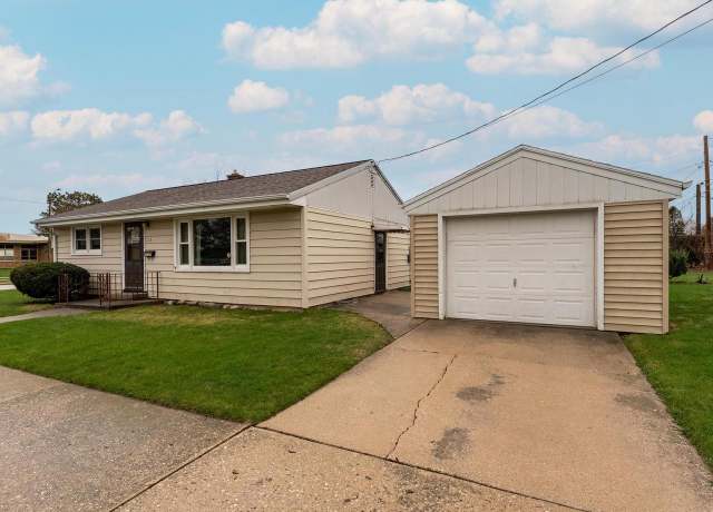 Property at 3503 Forest Cir, Manitowoc, WI 54220, 2 beds, 1 bath