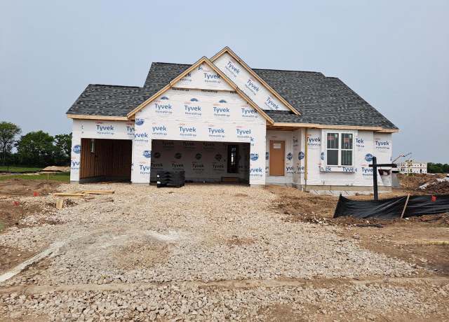 Property at 1746 Whalen Dr, Oconomowoc, WI 53066, 3 beds, 2 baths