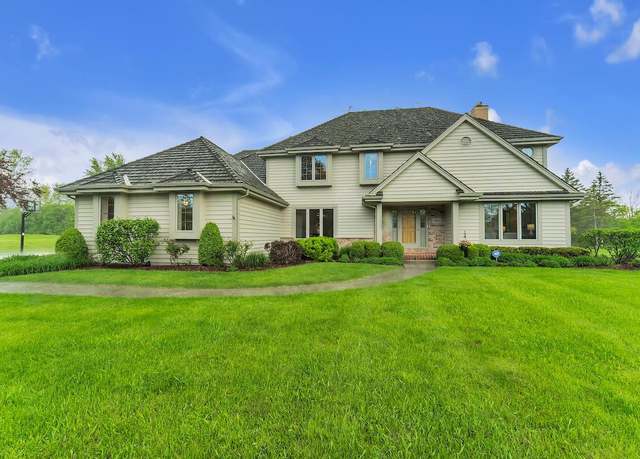 Property at 11411 N Carriage Ct, Mequon, WI 53092, 5 beds, 4 baths