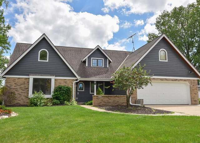 Property at 831 Oak Ridge Cir, Hartford, WI 53027, 4 beds, 3.5 baths