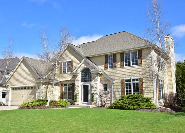 Property at 452 Bobolink Ave, Grafton, WI 53024, 4 beds, 2.5 baths