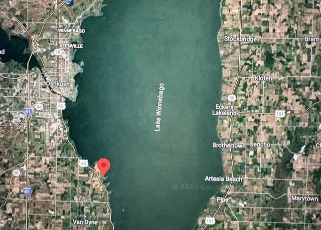 Property at 5582 Lake Rd, Oshkosh, WI 54902, 2 beds, 2 baths
