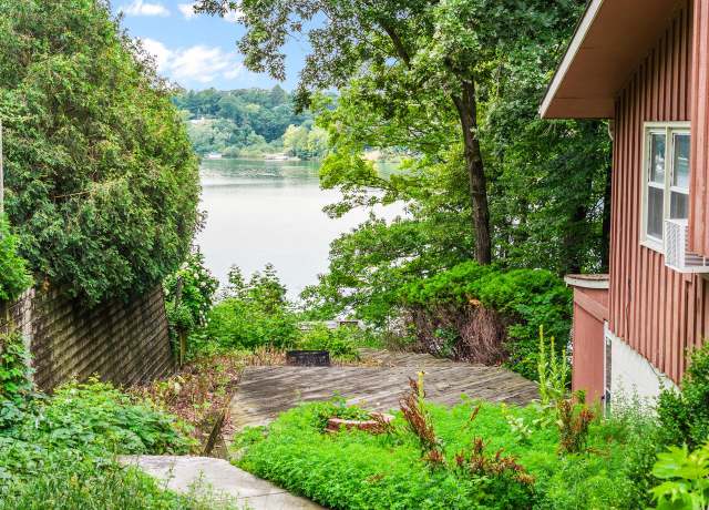 Property at W299S10735 Pickering Dr, Mukwonago, WI 53149, 3 beds, 2 baths