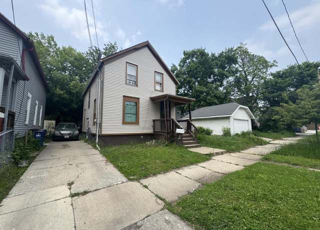 Property at 1616 Morton Ave, Racine, WI 53403, 3 beds, 1 bath