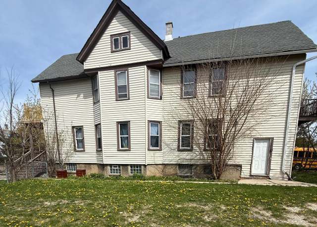 Property at 3332 N Richards St, Milwaukee, WI 53212, 6 beds, 2 baths