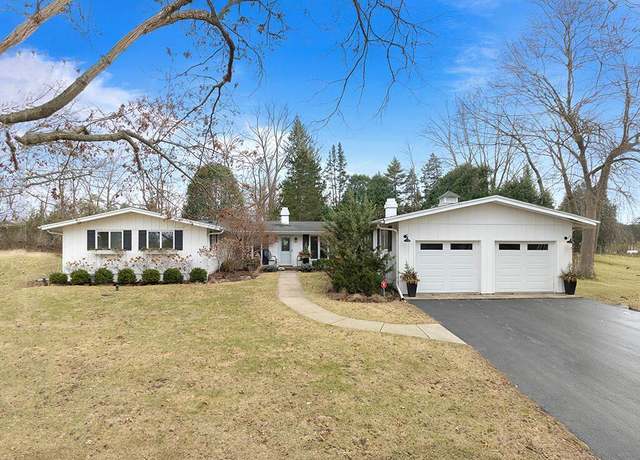 Property at W3673 Maple Ln, Lake Geneva, WI 53147, 4 beds, 3.5 baths
