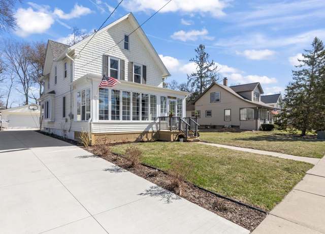 Property at 452 W South St, Oconomowoc, WI 53066, 3 beds, 2.5 baths