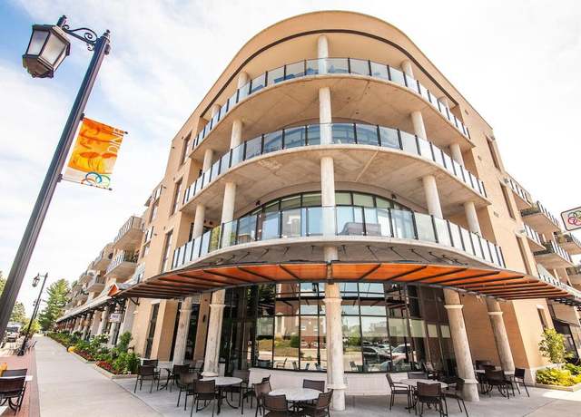 Property at 215 E Pleasant St #201, Oconomowoc, WI 53066, 1 bed, 1.5 baths