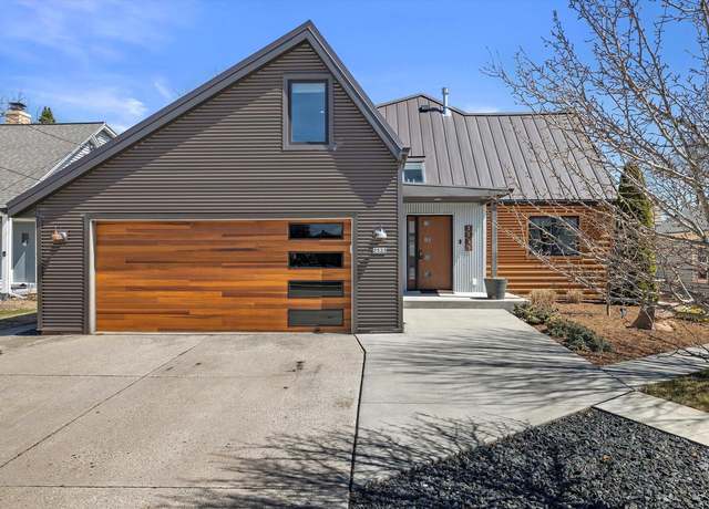 Property at 2533 Lakeshore Dr, Sheboygan, WI 53081, 5 beds, 3.5 baths