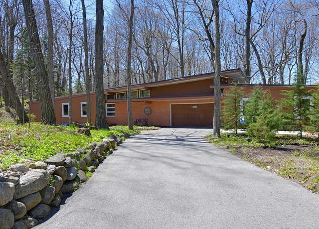 Property at 1915 Woodsfield Dr, Richfield, WI 53076, 5 beds, 2.5 baths