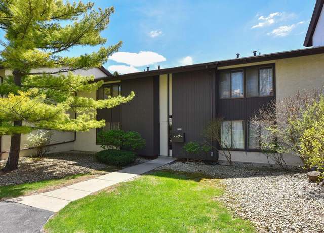 Property at 2220 W Good Hope Rd #21, Glendale, WI 53209, 2 beds, 1.5 baths