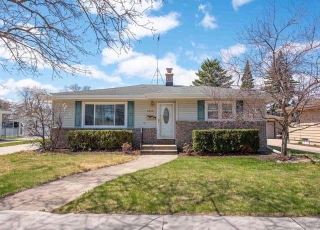 Property at 2426 25th Ave, Kenosha, WI 53140, 3 beds, 2 baths