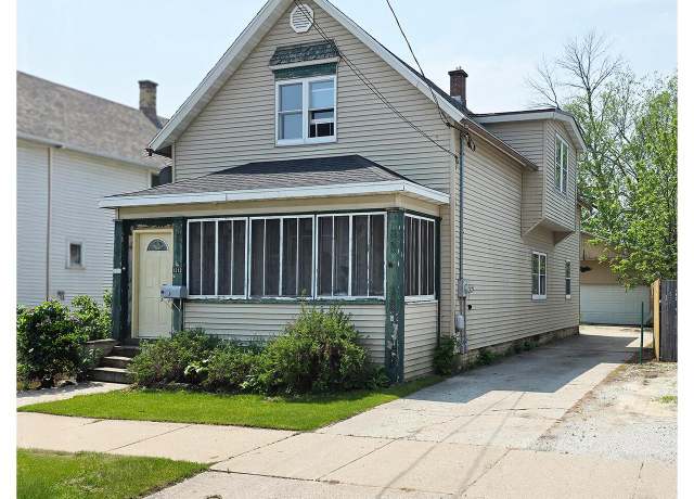 Property at 1212 S 12th St, Manitowoc, WI 54220, 4 beds, 2 baths