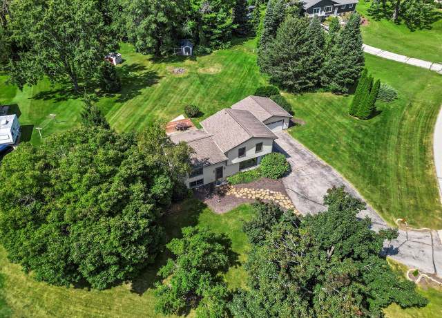 Property at W334S8031 Tolbert Ln, Mukwonago, WI 53149, 4 beds, 2 baths