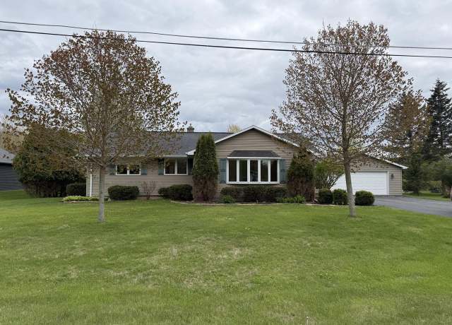 Property at 2417 Elm Rd, Manitowoc, WI 54220, 3 beds, 2 baths