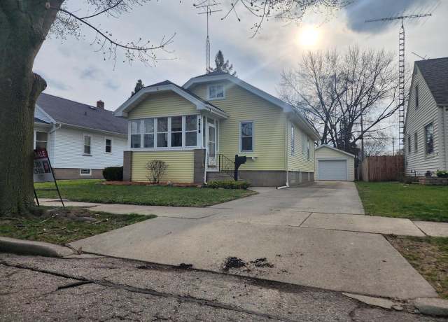 Property at 7610 29th Ave, Kenosha, WI 53143, 4 beds, 2 baths