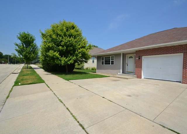 Property at 416 Sunset Dr, Hartford, WI 53027, 4 beds, 2 baths