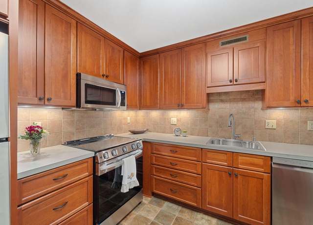Property at 3942 N Oakland Ave #143, Milwaukee, WI 53211, 2 beds, 2 baths