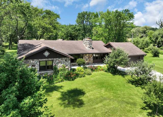 Property at 5625 S Martin Rd, New Berlin, WI 53146, 3 beds, 2 baths