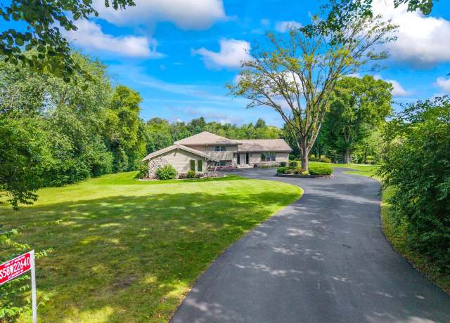 Property at S58W22640 Glengarry Rd, Waukesha, WI 53189, 3 beds, 2 baths