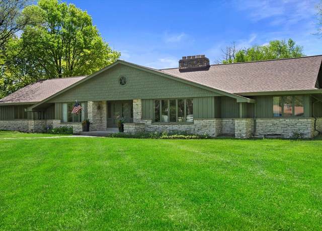 Property at 9011 W Meadow Ln, Franklin, WI 53132, 3 beds, 1.5 baths