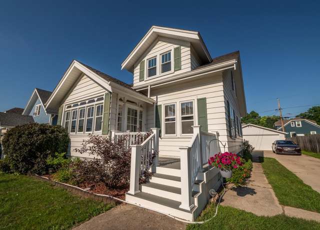 Property at 637 3rd Ave, West Bend, WI 53095, 4 beds, 2 baths