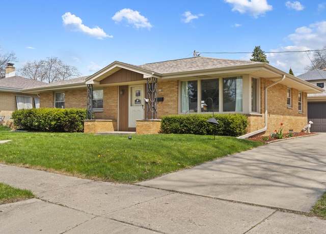 Property at 814 S 88th St, West Allis, WI 53214, 3 beds, 1.5 baths