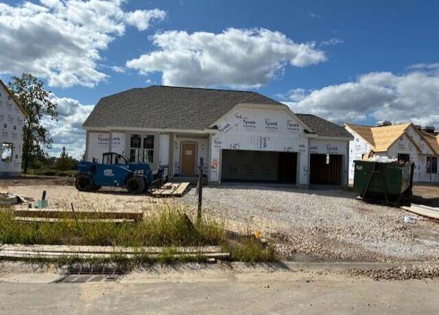 Property at W251N2399 Valleyview Cir, Pewaukee, WI 53072, 3 beds, 2 baths
