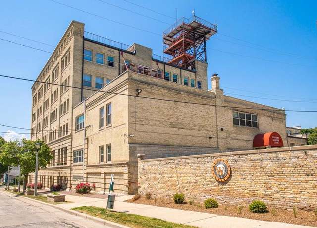 Property at 904 E Pearson St #113, Milwaukee, WI 53202, 2 beds, 1.5 baths