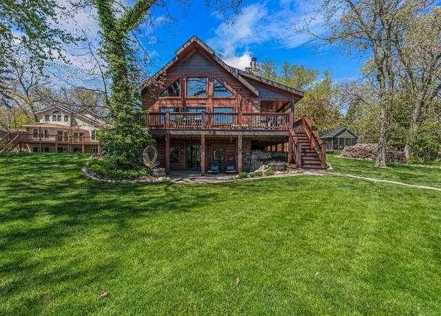 Property at 3024 Nagawicka Ave, Delafield, WI 53018, 4 beds, 3.5 baths