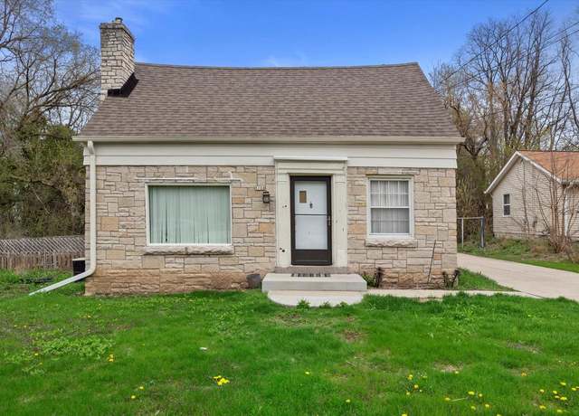 Property at 8104 N 44th St, Brown Deer, WI 53223, 3 beds, 1 bath