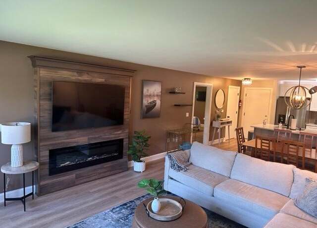 Property at 21 Matterhorn Cir #12, Lake Geneva, WI 53147, 2 beds, 1 bath