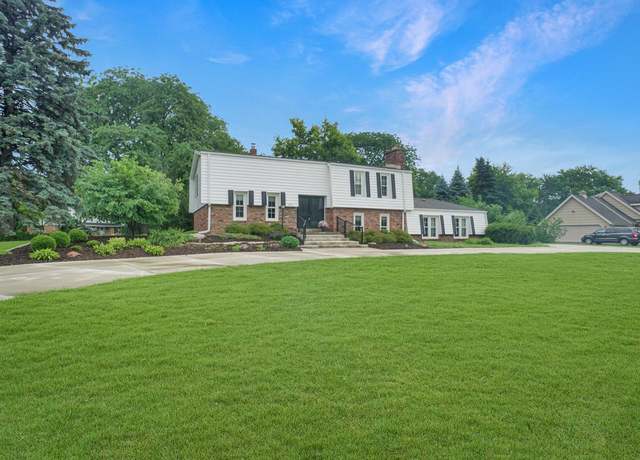 Property at 2550 Coach House Dr, Brookfield, WI 53045, 3 beds, 2.5 baths