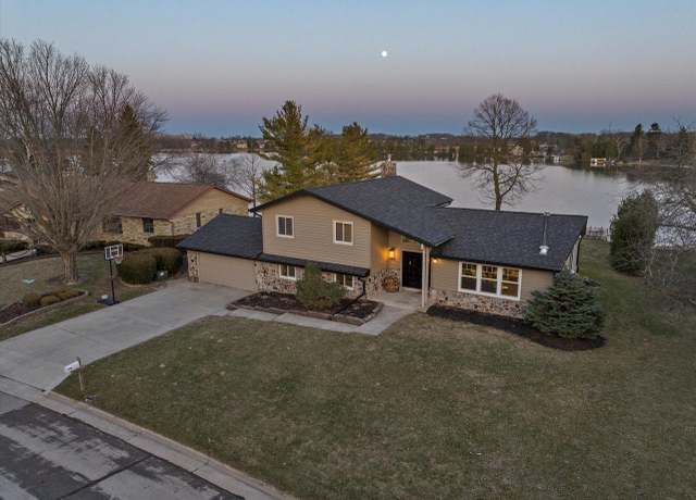Property at 930 Jessie Ln, Random Lake, WI 53075, 4 beds, 3 baths