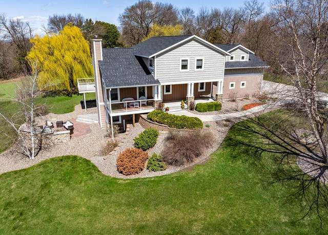 Property at W8118 Country Ave, Holmen, WI 54636, 4 beds, 3.5 baths