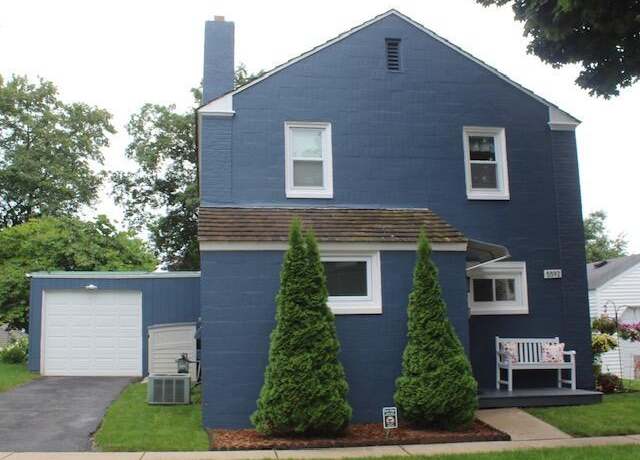 Property at 5592 Azalea Ct, Greendale, WI 53129, 3 beds, 1.5 baths