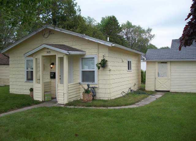Property at 1420 Lowell St, Two Rivers, WI 54241, 1 bed, 1 bath