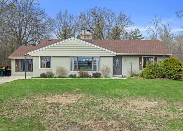 Property at 344 W Oakwood Rd, Oak Creek, WI 53154, 3 beds, 1.5 baths