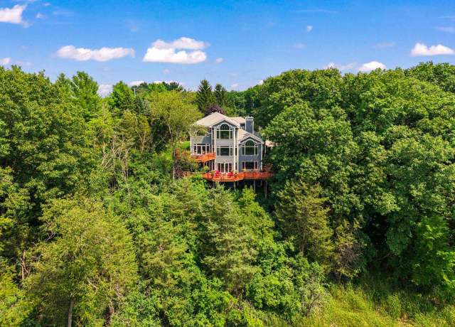Property at W326N6611 Sylvian Dr, Hartland, WI 53029, 6 beds, 4.5 baths