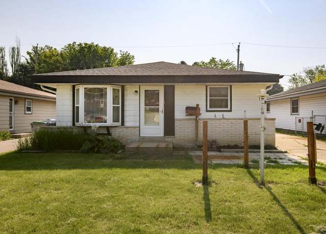 Property at 5320 N 63rd St, Milwaukee, WI 53218, 3 beds, 1.5 baths