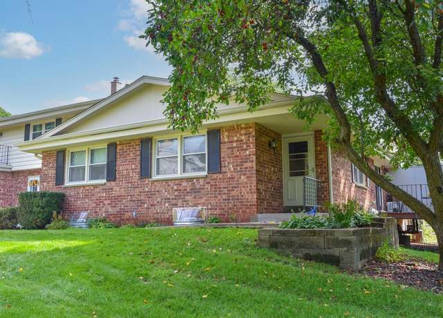 Property at 17725 Nassau Dr, Brookfield, WI 53045, 2 beds, 2 baths