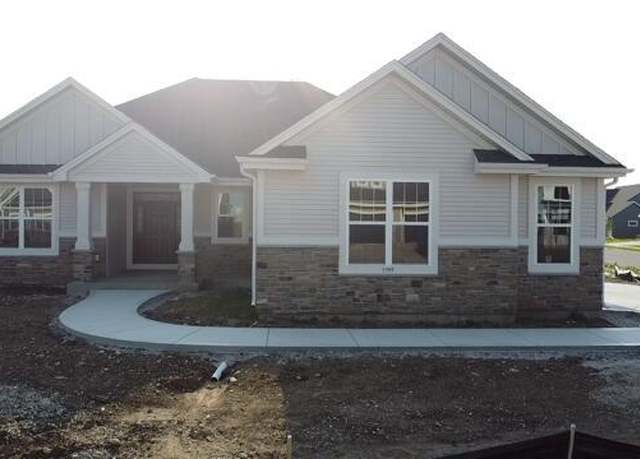 Property at 1580 Creekview Ln, Oconomowoc, WI 53066, 3 beds, 2 baths